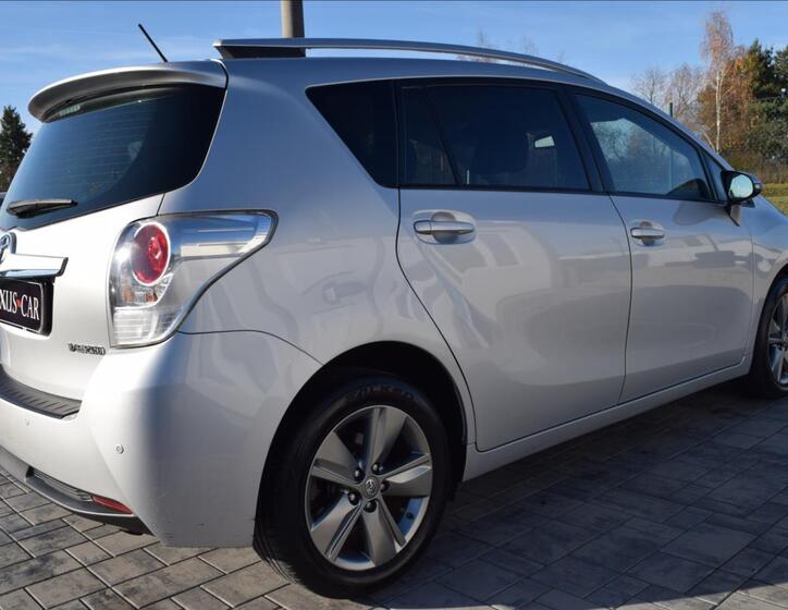 Toyota Verso 5