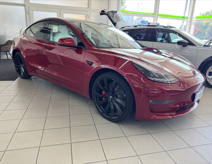 Tesla Model 3 1