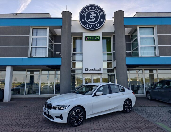 BMW Řada 3 Sedan / Limuzína 2,0 l 140 kw