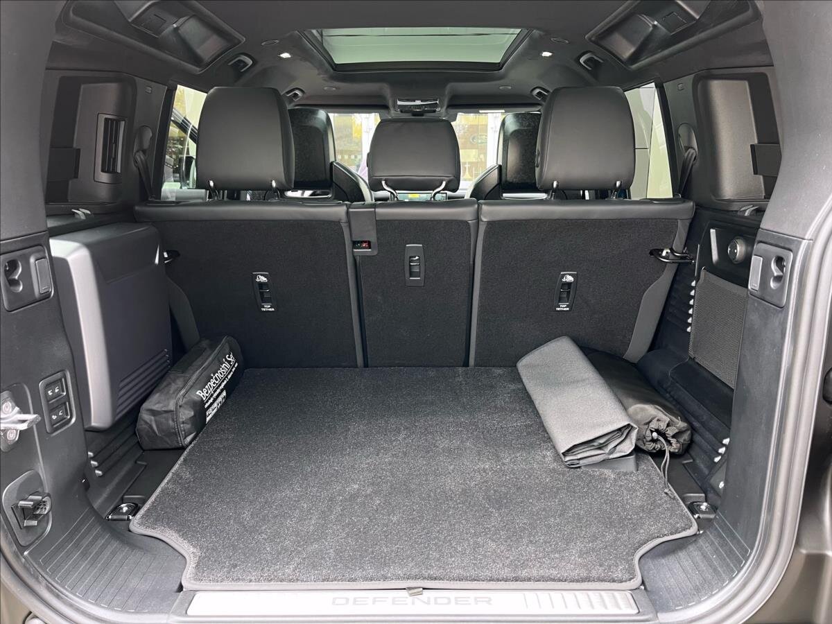 Land Rover Defender SUV / Terénní 4,4 l 467 kw
