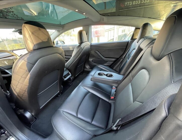 Tesla Model 3 Sedan 0,0 239 kw