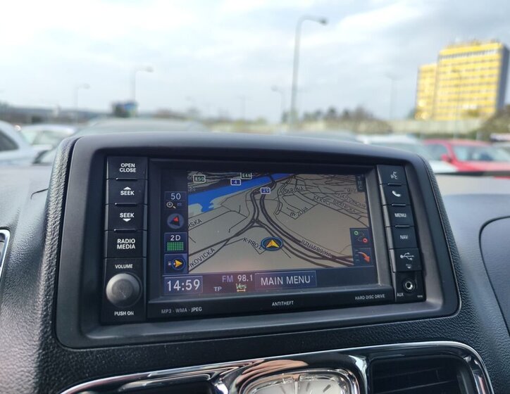 Lancia Voyager MPV 2,8 l 120 kw