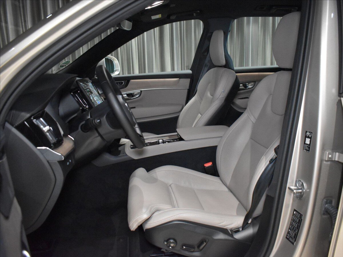 Volvo XC90 SUV / Terénní 2,0 l 228 kw