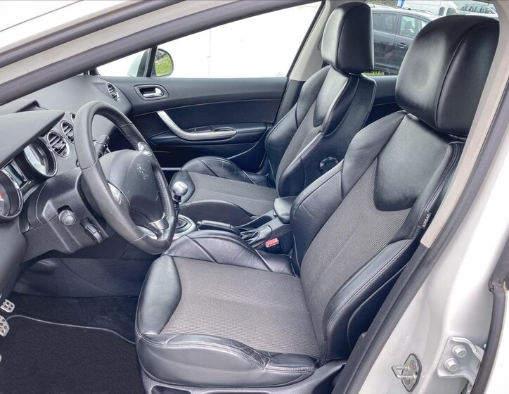 Peugeot 308 Hatchback 1,6 l 147 kw