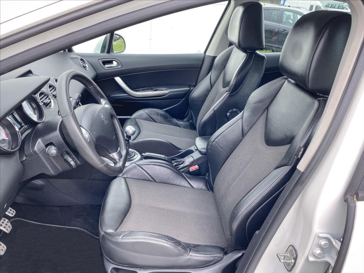 Peugeot 308 Hatchback 1,6 l 147 kw