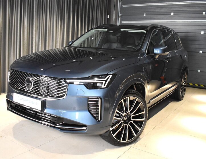 Volvo XC90 SUV / Terénní 2,0 l 335 kw