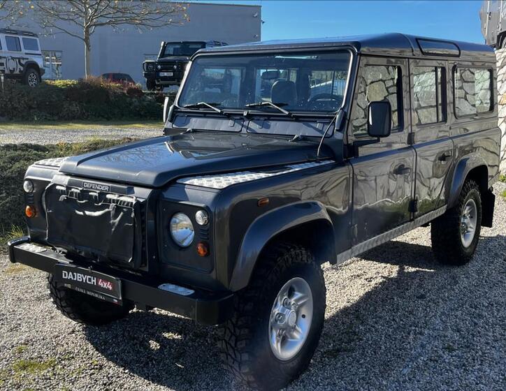Land Rover Defender 3
