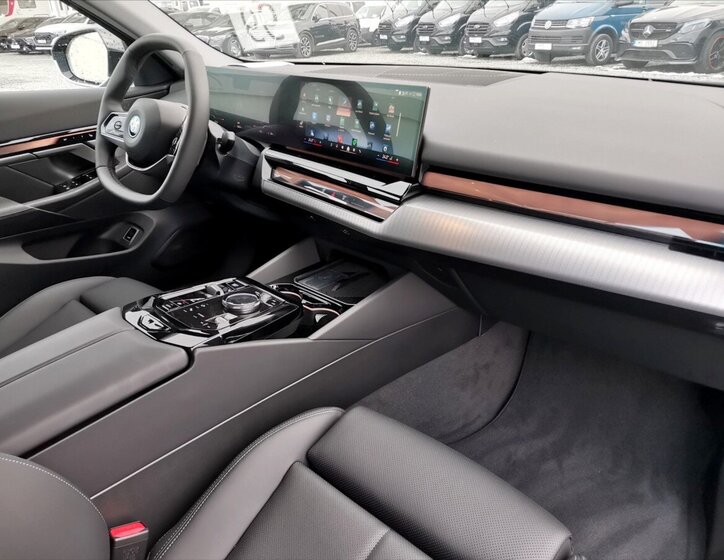 BMW i5 Sedan 0,0 290 kw