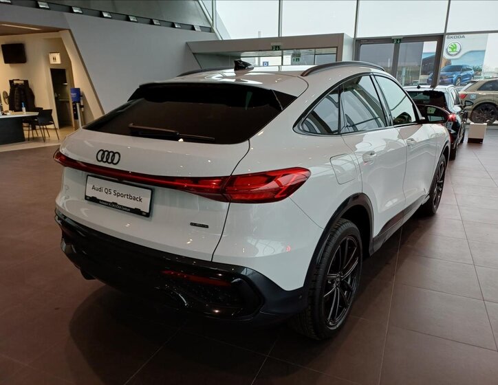 Audi Q5 SUV / Terénní 2,0 l 150 kw