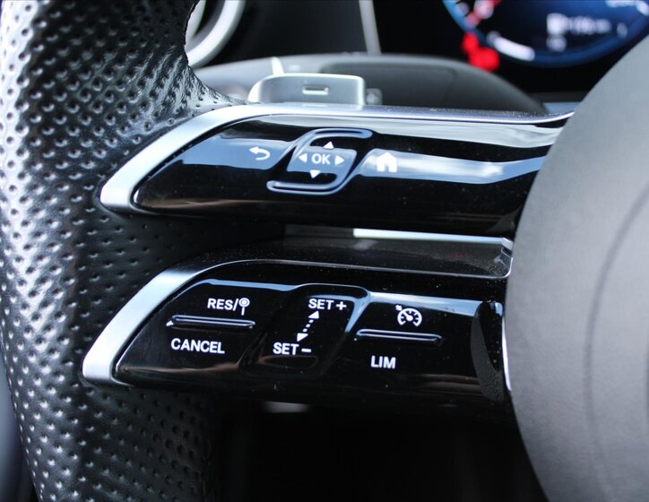 Mercedes-Benz Třídy E Sedan / Limuzína 2,0 l 143 kw