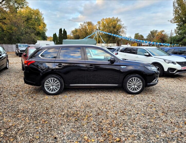 Mitsubishi Outlander SUV 2,4 l 165 kw