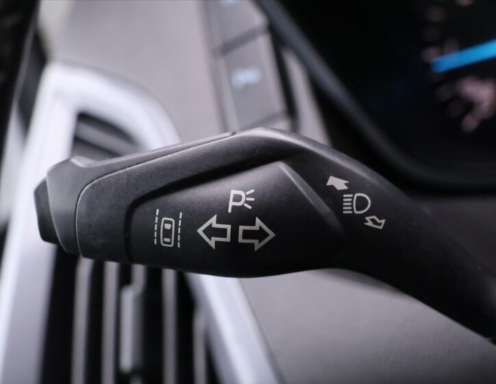 Ford Tourneo Custom Kombi 2,0 l 125 kw