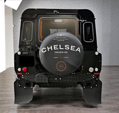 Land Rover Defender 6