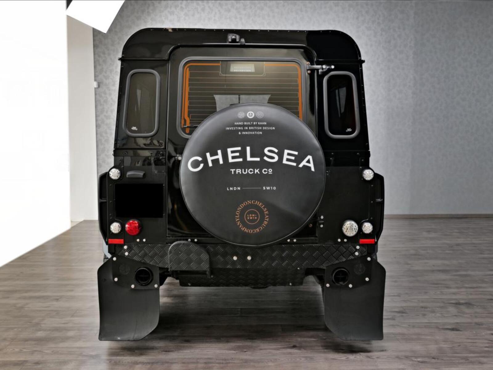 Land Rover Defender 6