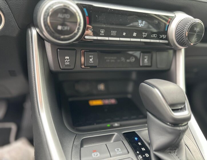 Toyota RAV4 SUV / Terénní 2,5 l 131 kw