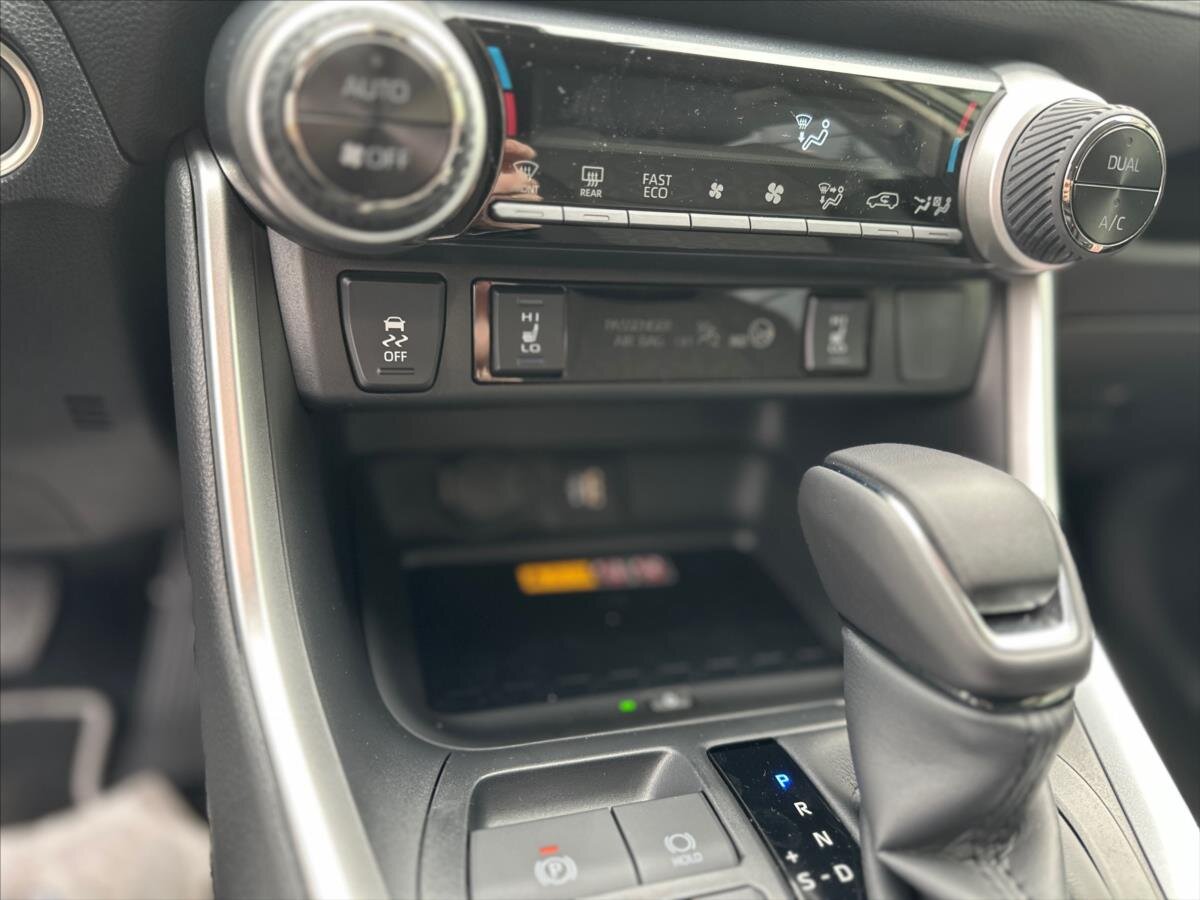 Toyota RAV4 SUV / Terénní 2,5 l 131 kw