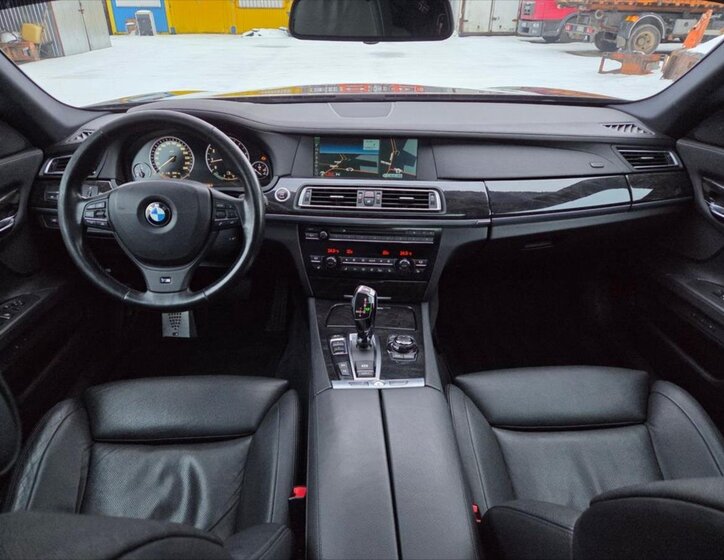 BMW Řada 7 Sedan / Limuzína 4,4 l 300 kw