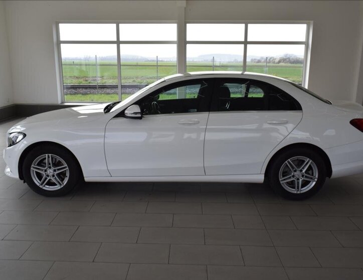 Mercedes-Benz Třídy C Sedan / Limuzína 2,1 l 125 kw