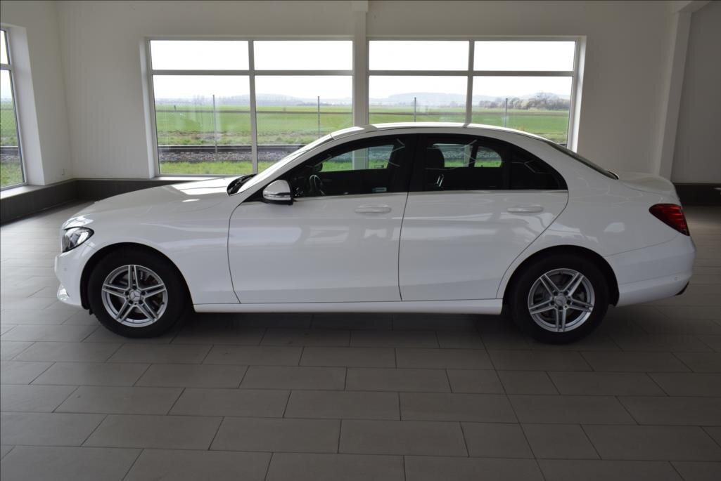 Mercedes-Benz Třídy C Sedan / Limuzína 2,1 l 125 kw