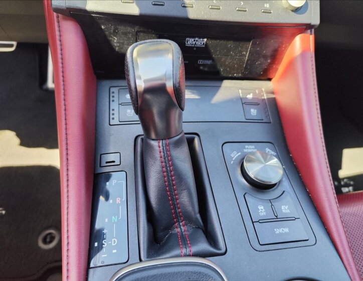 Lexus RC 300h Kupé 2,5 l 133 kw