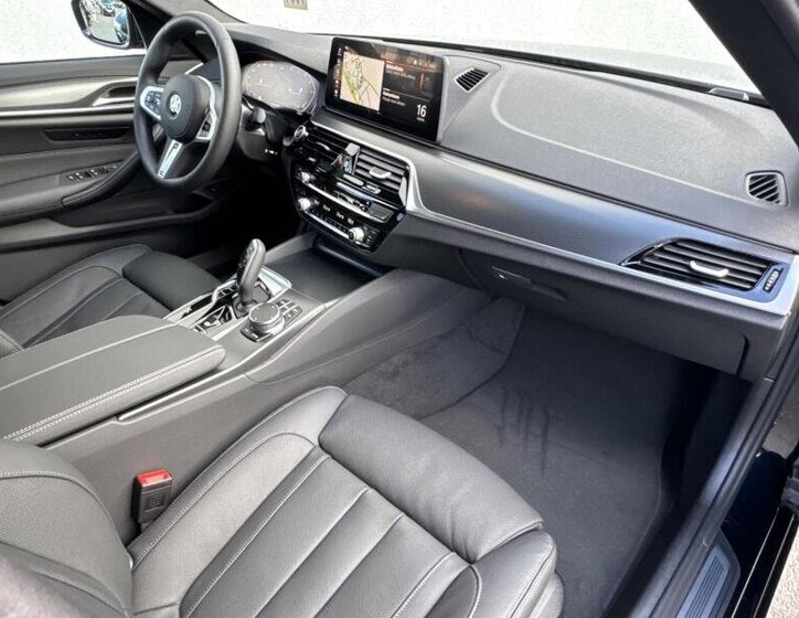 BMW Řada 5 Kombi 3,0 l 250 kw