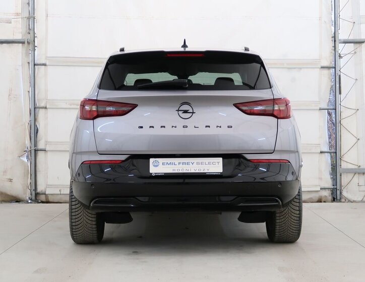 Opel Grandland SUV 1,2 l 96 kw