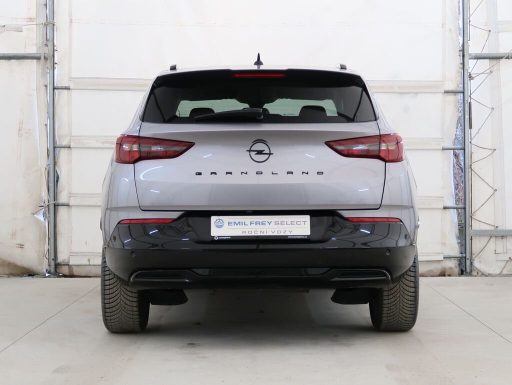 Opel Grandland SUV 1,2 l 96 kw