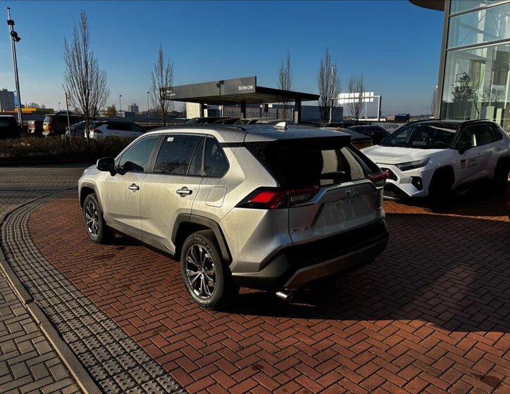 Toyota RAV4 SUV / Terénní 2,5 l 163 kw