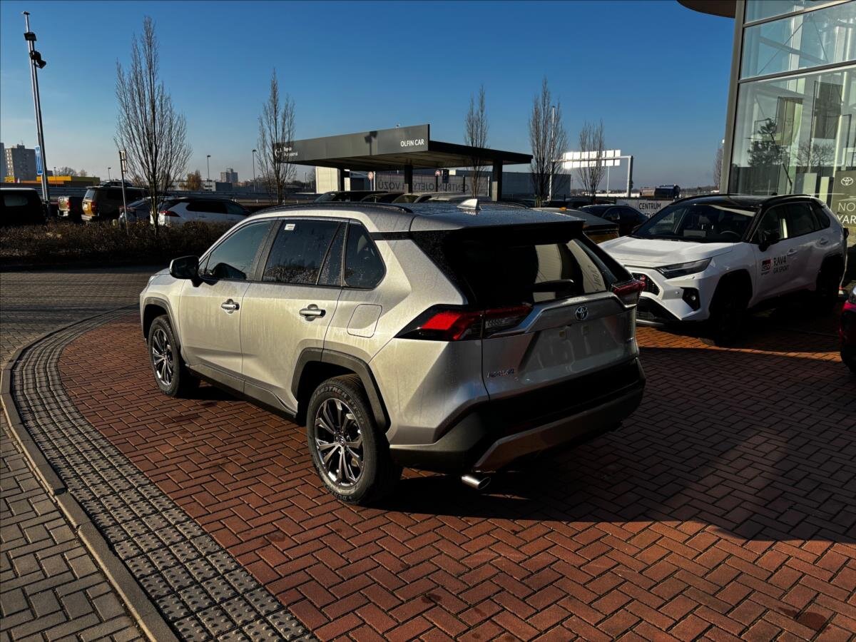 Toyota RAV4 SUV / Terénní 2,5 l 163 kw