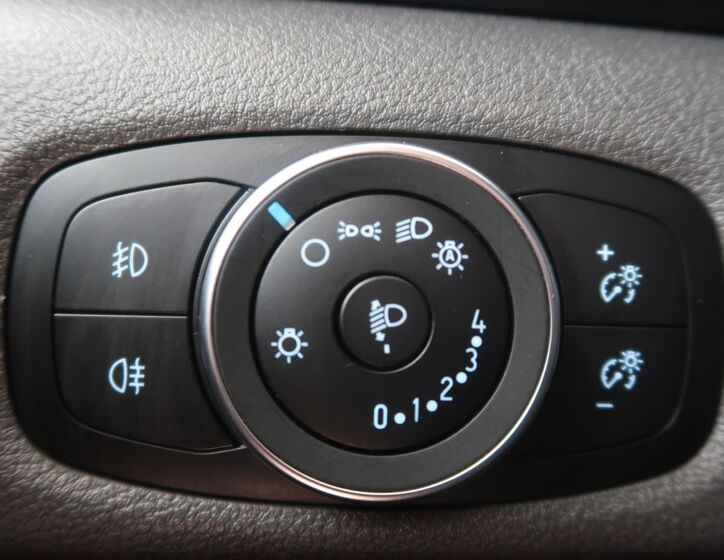 Ford Tourneo Custom 25