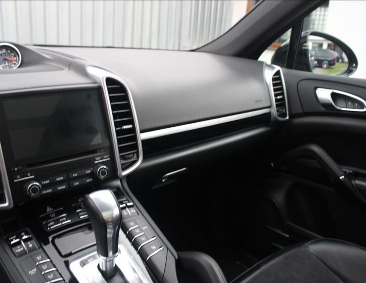Porsche Cayenne SUV 4,1 l 283 kw