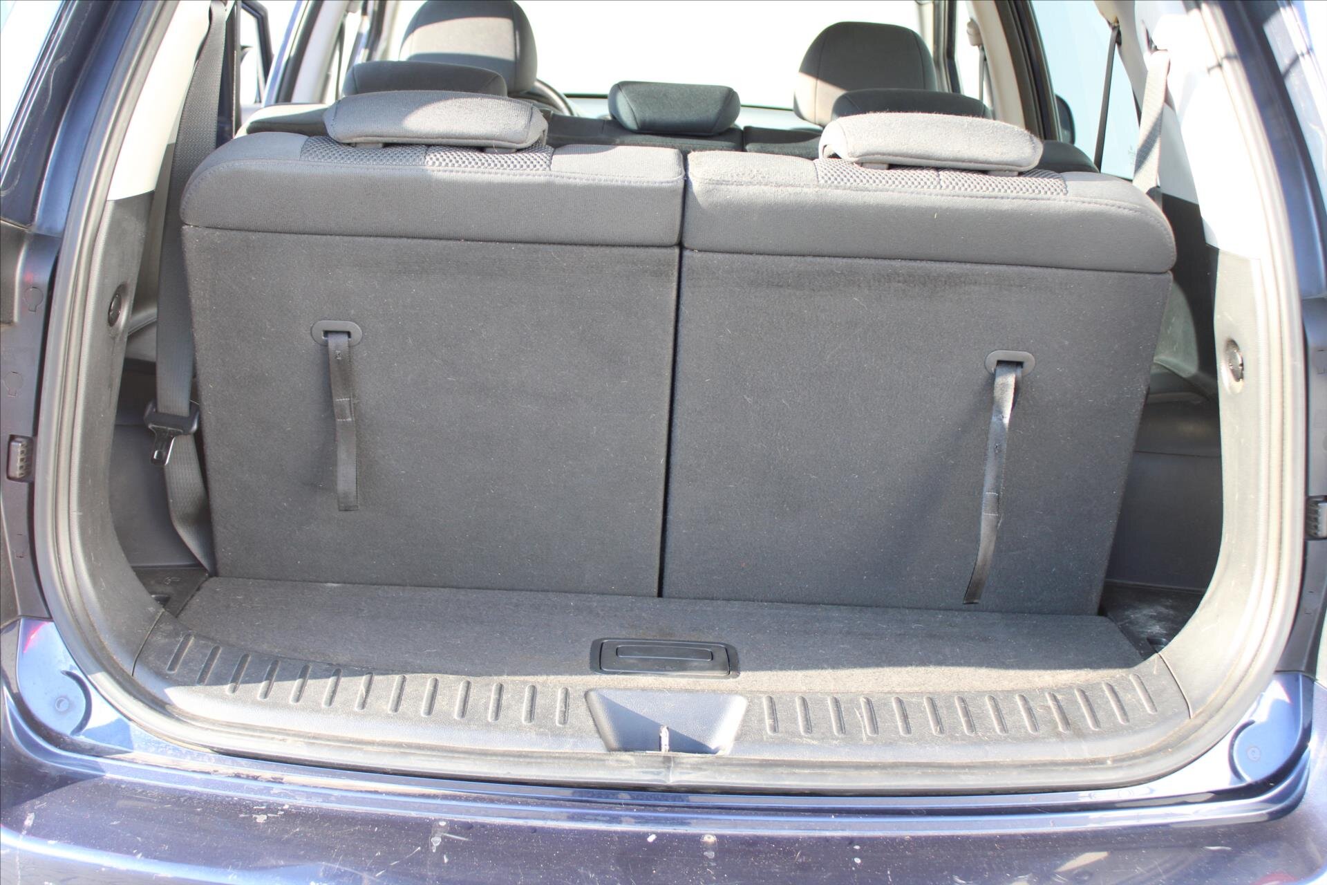 KIA Carens MPV 2,0 l 100 kw