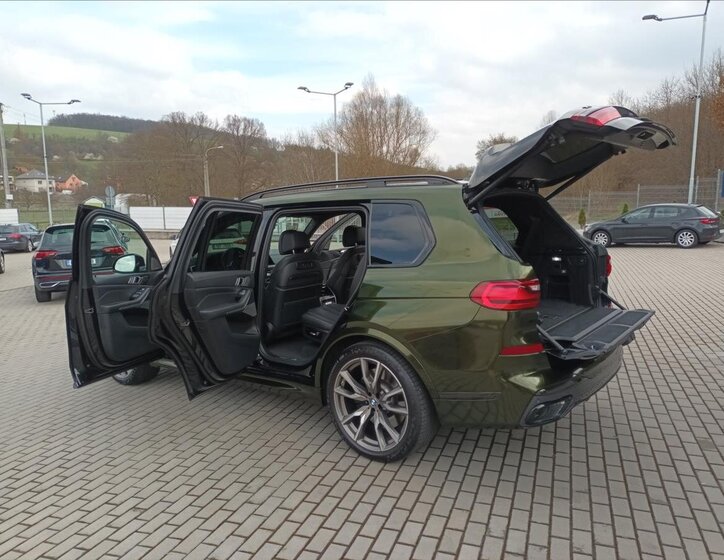 BMW X7 SUV / Terénní 4,4 l 390 kw
