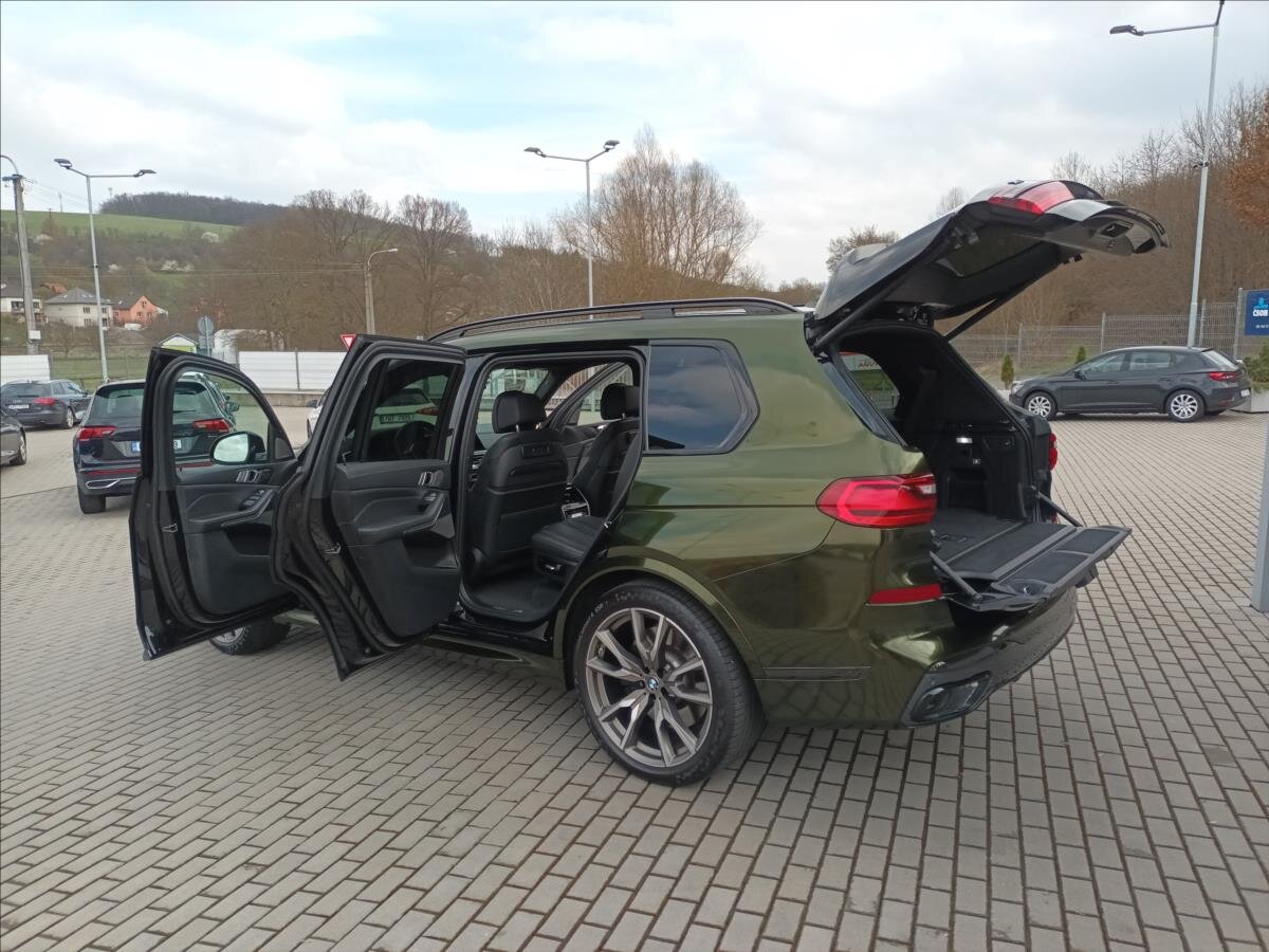 BMW X7 SUV / Terénní 4,4 l 390 kw