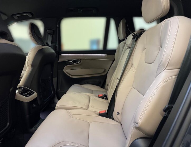 Volvo XC90 SUV 2,0 l 335 kw