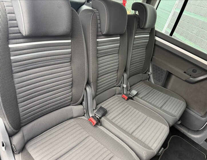 Volkswagen Touran MPV 1,2 l 77 kw