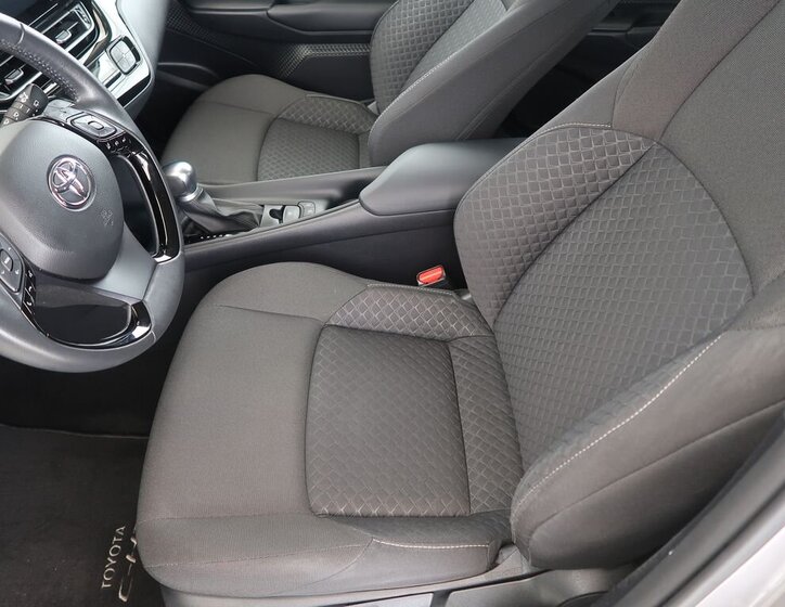 Toyota C-HR SUV / Terénní 1,8 l 72 kw