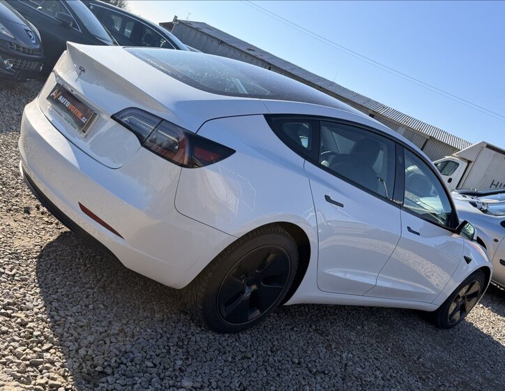 Tesla Model 3 Sedan / Limuzína 0,0 100 kw