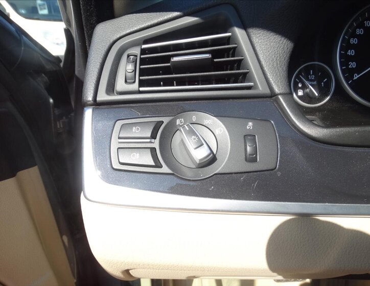 BMW Řada 5 Kombi 3,0 l 150 kw