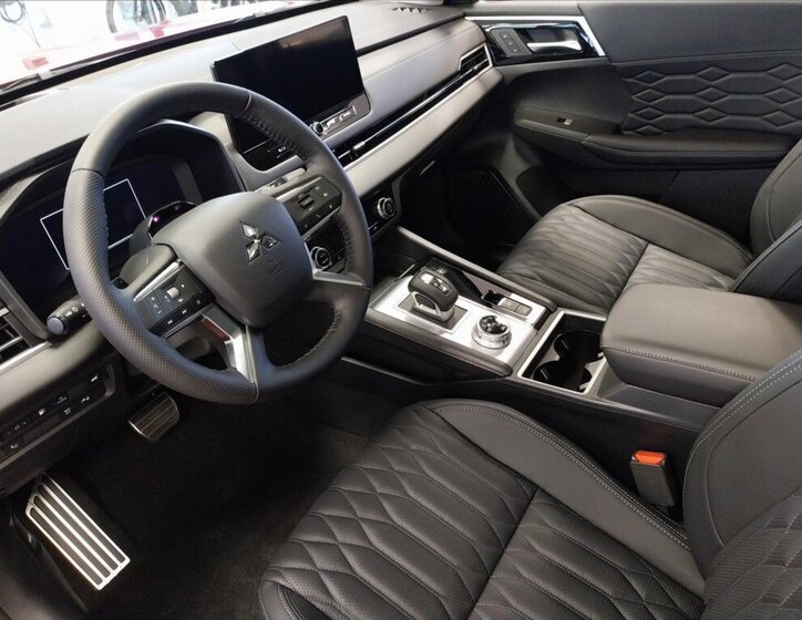 Mitsubishi Outlander SUV 2,4 l 225 kw