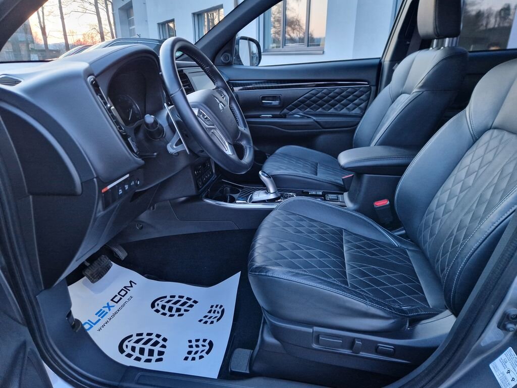 Mitsubishi Outlander SUV / Terénní 2,4 l 165 kw