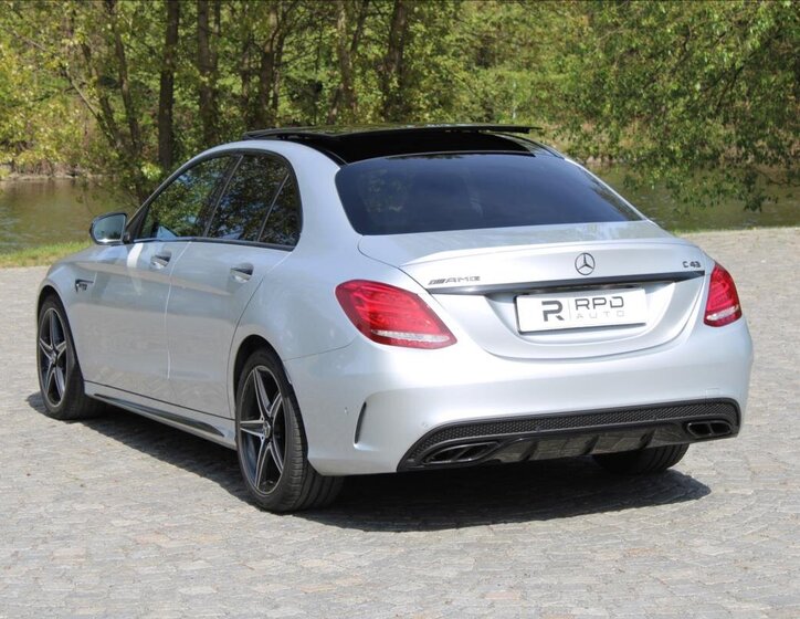 Mercedes-Benz Třídy C Sedan / Limuzína 3,0 l 270 kw