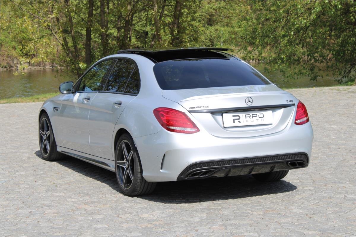 Mercedes-Benz Třídy C Sedan / Limuzína 3,0 l 270 kw