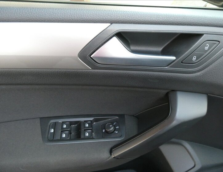 Volkswagen Touran MPV 1,2 l 81 kw