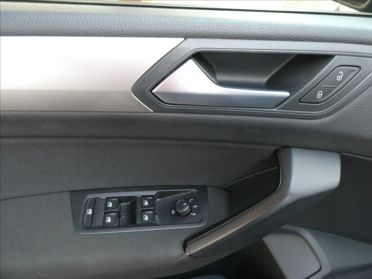Volkswagen Touran MPV 1,2 l 81 kw