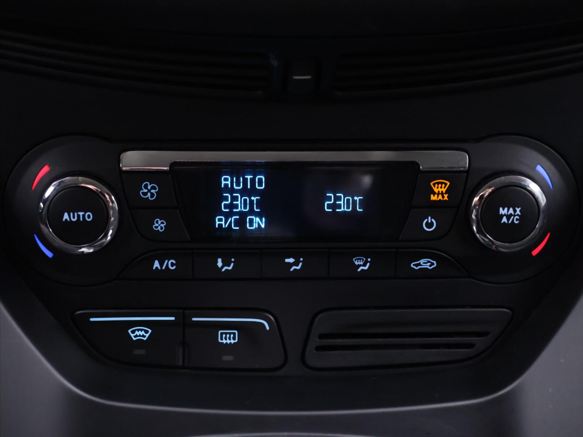 Ford Kuga SUV / Terénní 2,0 l 103 kw