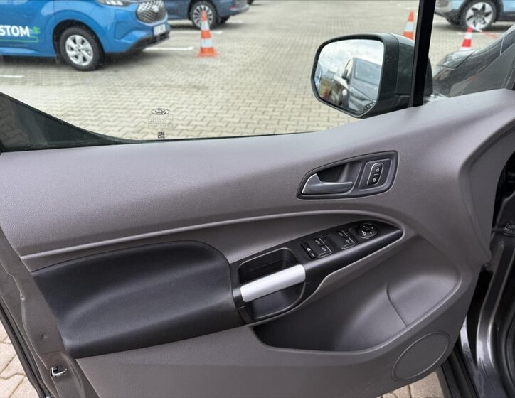 Ford Tourneo Connect 18