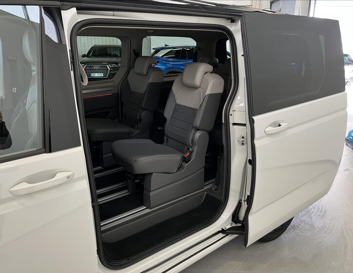 Volkswagen Multivan 22