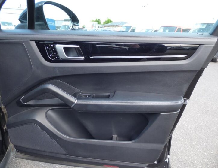 Porsche Cayenne SUV 2,9 l 324 kw
