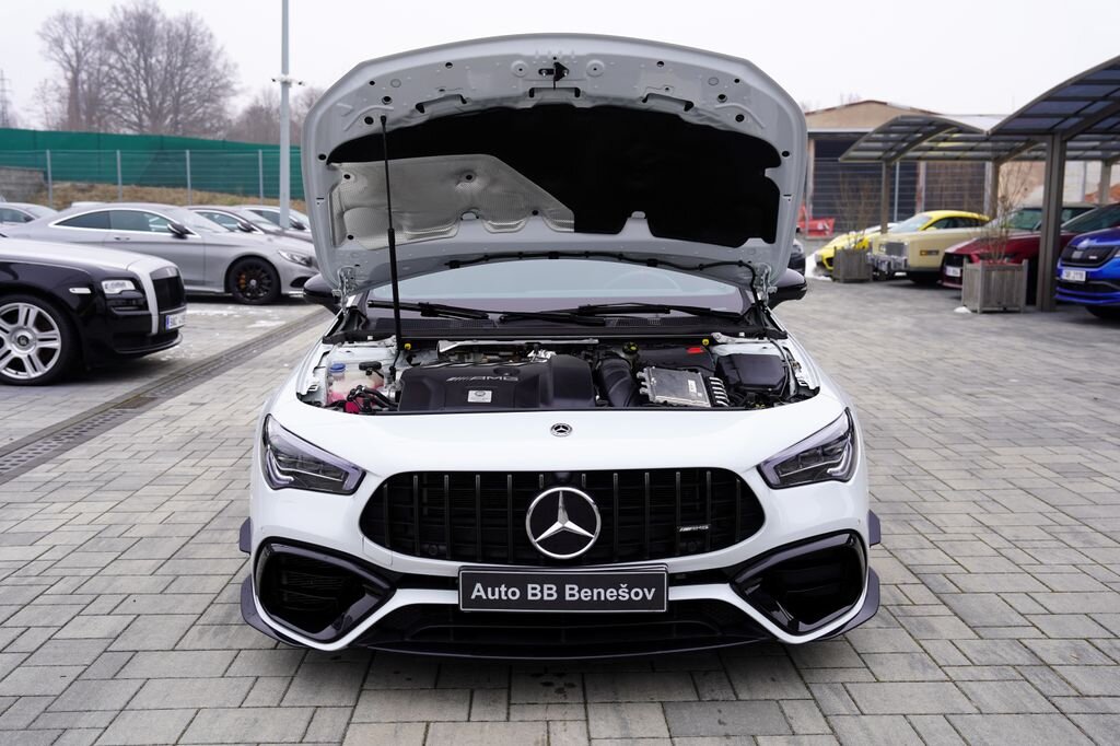 Mercedes-Benz CLA Sedan 2,0 l 340 kw